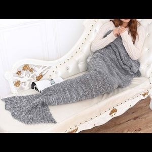 Gray Mermaid Knot Blanket